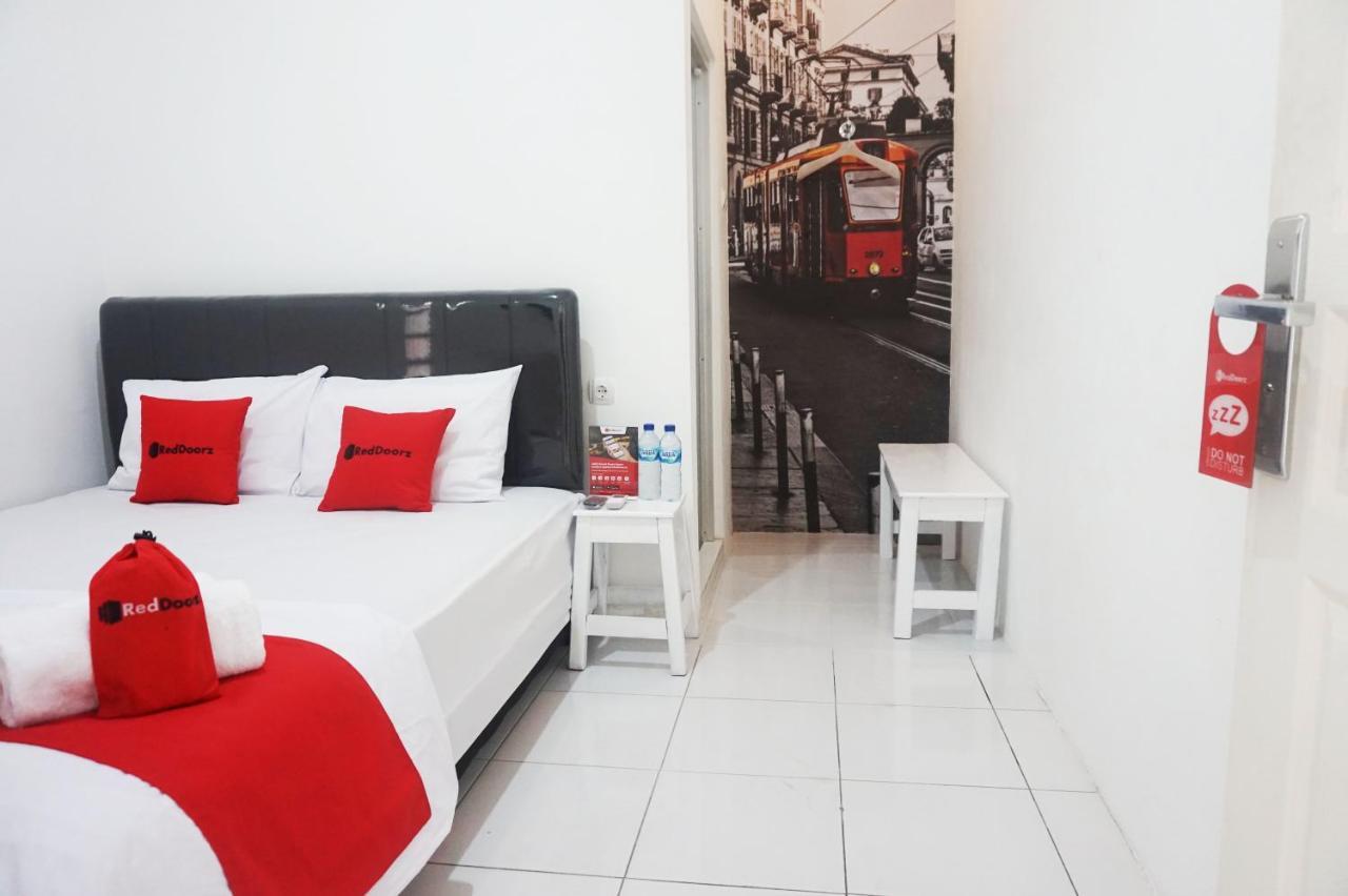 Reddoorz @ Jalan Tanjung Blitar Hotel Eksteriør billede