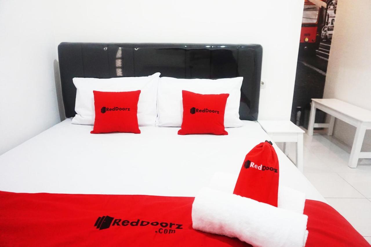 Reddoorz @ Jalan Tanjung Blitar Hotel Eksteriør billede