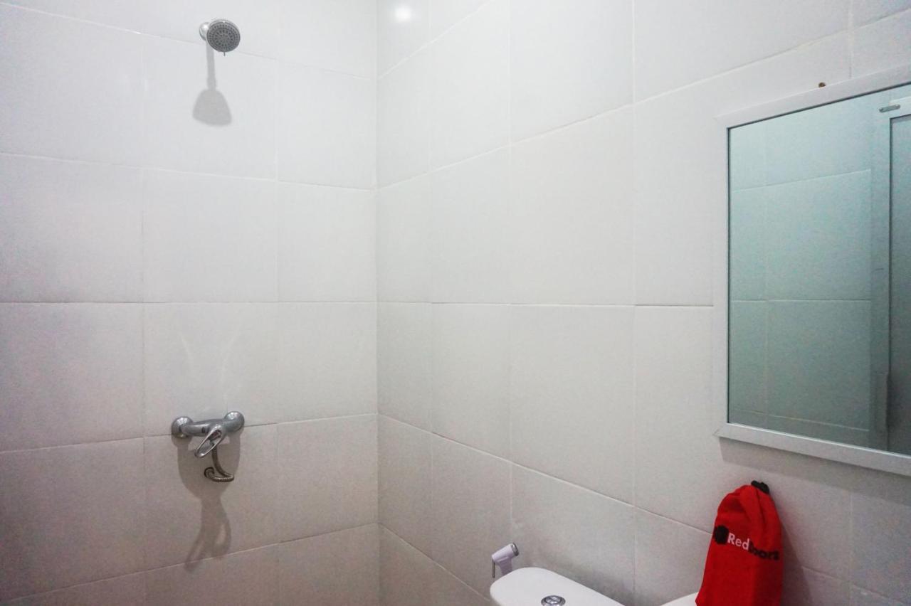 Reddoorz @ Jalan Tanjung Blitar Hotel Eksteriør billede