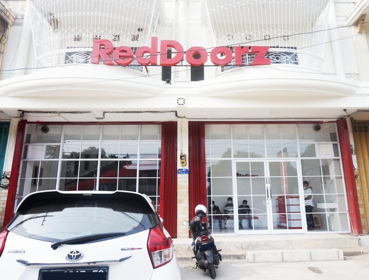 Reddoorz @ Jalan Tanjung Blitar Hotel Eksteriør billede