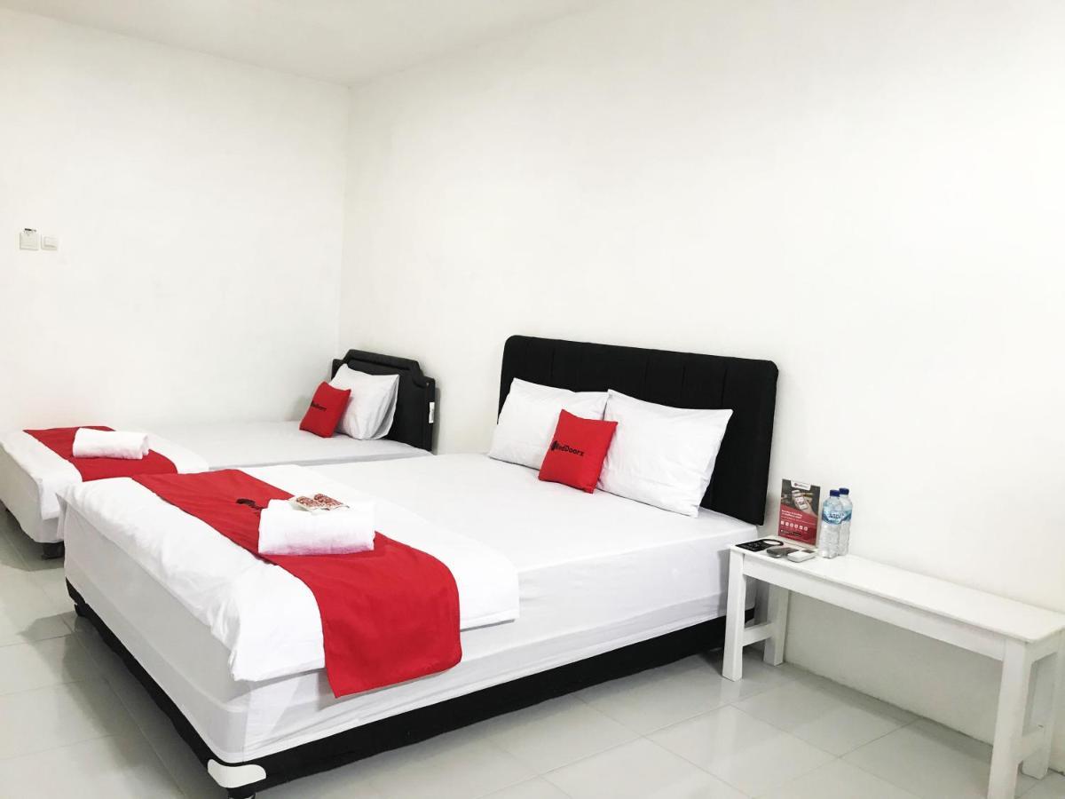Reddoorz @ Jalan Tanjung Blitar Hotel Eksteriør billede