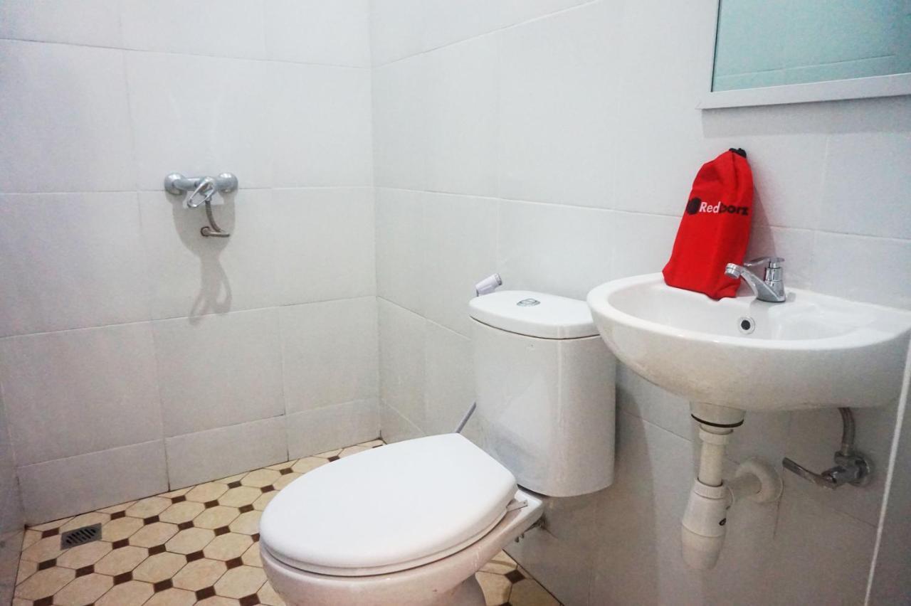 Reddoorz @ Jalan Tanjung Blitar Hotel Eksteriør billede