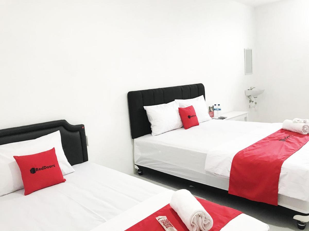 Reddoorz @ Jalan Tanjung Blitar Hotel Eksteriør billede