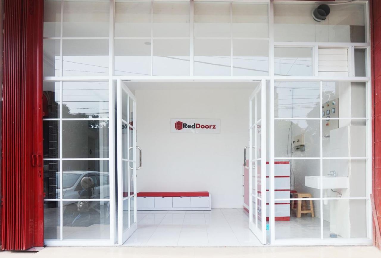 Reddoorz @ Jalan Tanjung Blitar Hotel Eksteriør billede