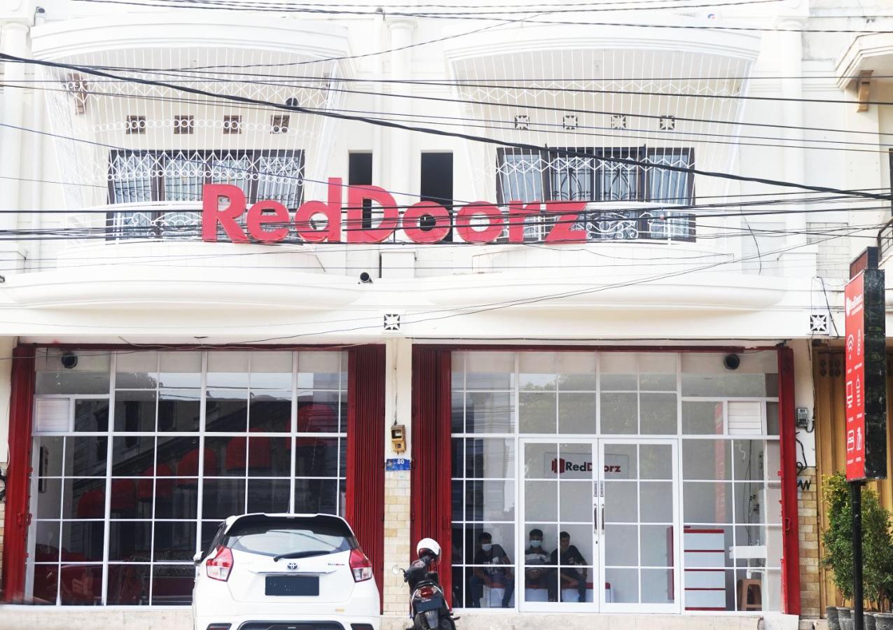 Reddoorz @ Jalan Tanjung Blitar Hotel Eksteriør billede